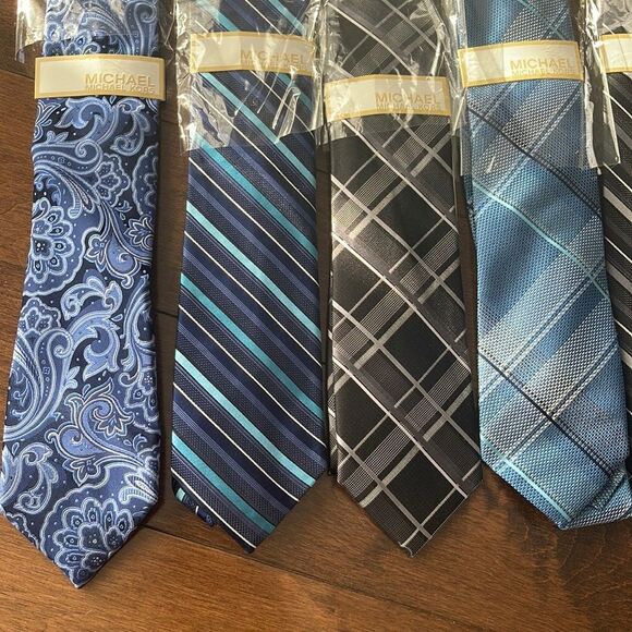 Lot Of 8 NEW Michael Kors Ties . Retails $556 - Picture 2 of 3